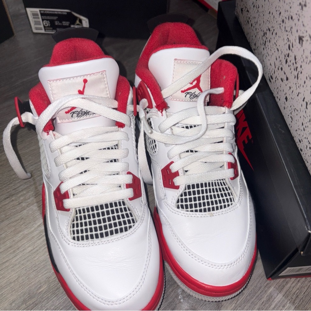 Air Jordan 4 "Fire Red”